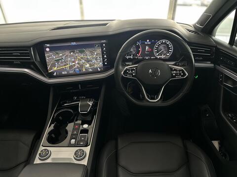 Volkswagen Touareg view 18