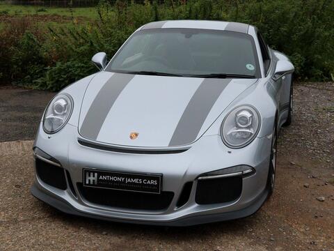 Porsche 911 view 90