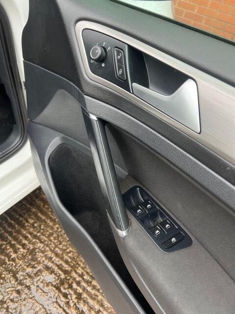 Volkswagen Golf view 23