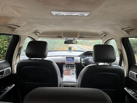 Jaguar XF view 23