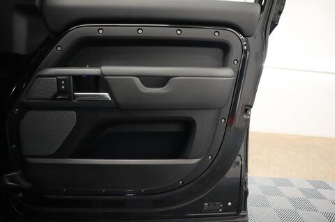Land Rover Defender view 39