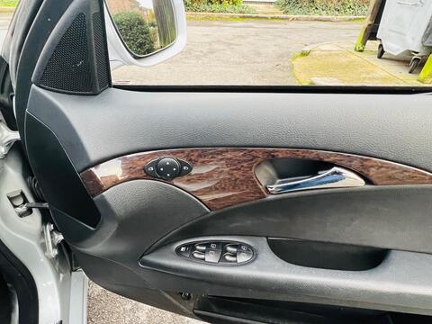 Mercedes-Benz E Class view 27