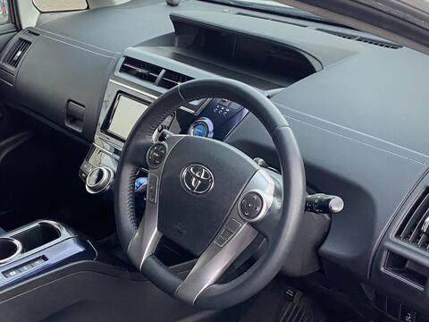 Toyota Prius+ view 11