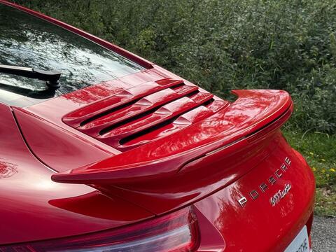 Porsche 911 view 16