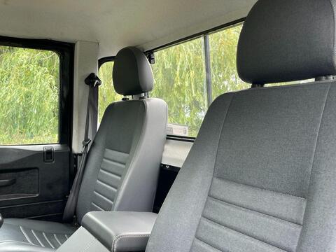 Land Rover Defender view 34