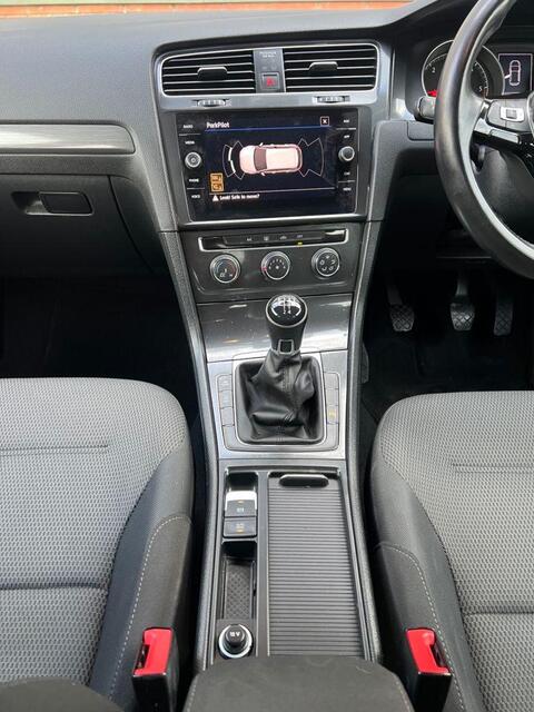 Volkswagen Golf view 18