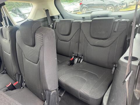 Ford S-Max view 12