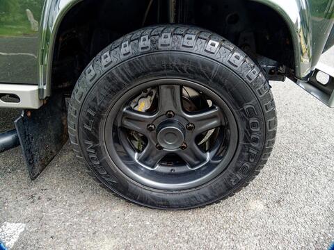 Land Rover Defender view 17