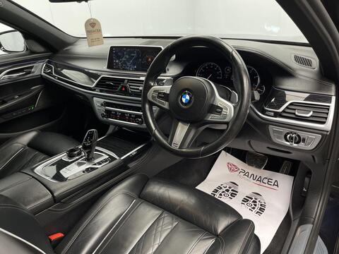BMW 7 Series view 9