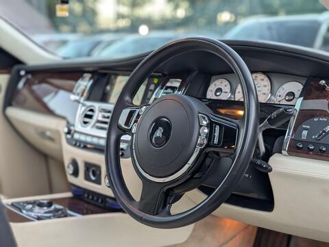Rolls-Royce Ghost view 2
