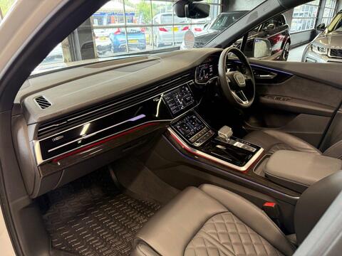 Audi SQ7 view 47