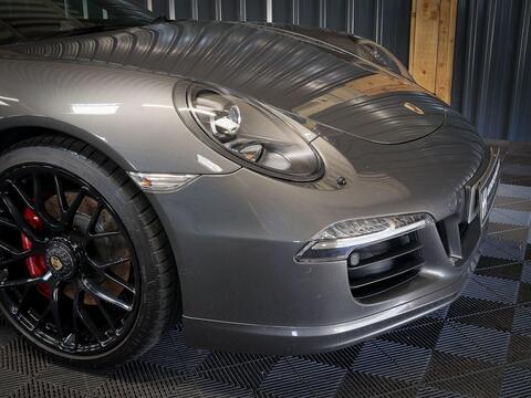 Porsche 911 view 60