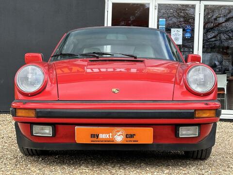 Porsche 911 view 3