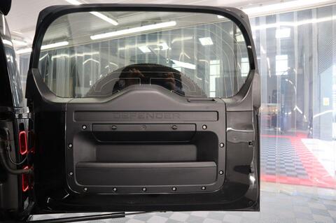 Land Rover Defender view 21