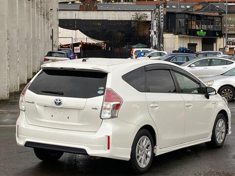 Toyota Prius+ view 3
