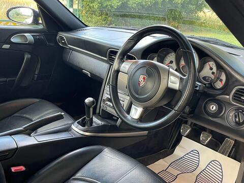 Porsche 911 view 16
