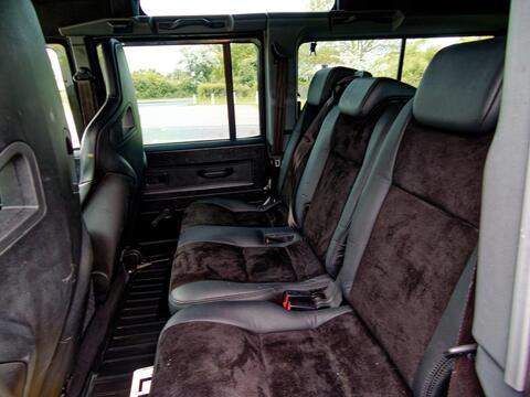 Land Rover Defender view 33