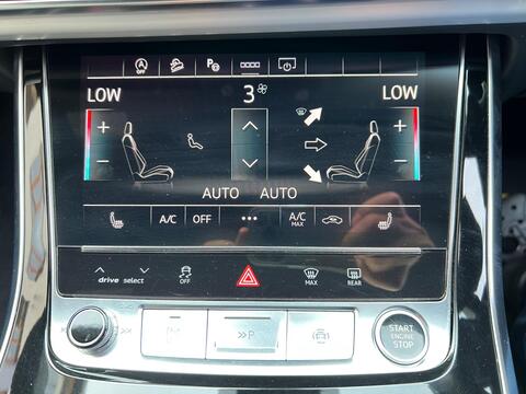 Audi Q8 view 56