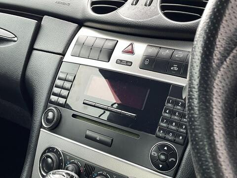 Mercedes-Benz CLK view 38