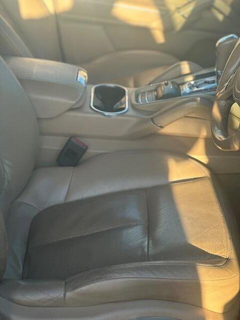 Porsche Cayenne view 36