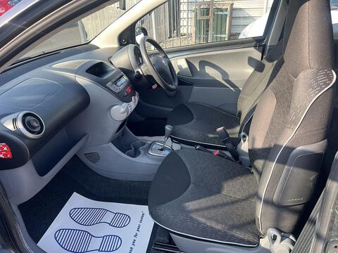 Peugeot 107 view 12