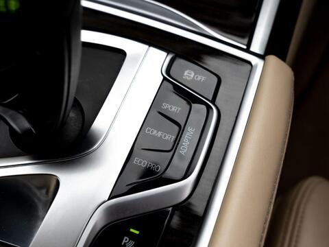 BMW 7 Series view 25