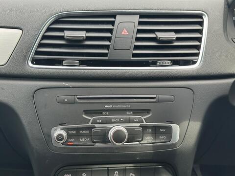 Audi Q3 view 12