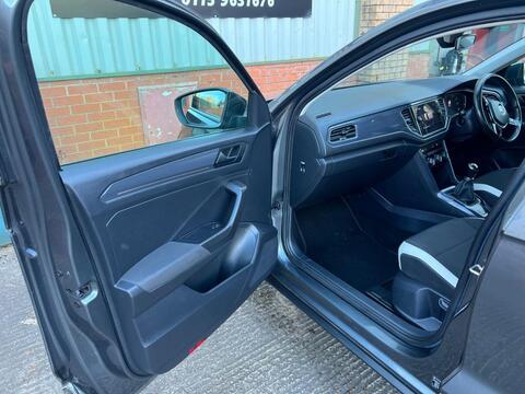 Volkswagen T-Roc view 14