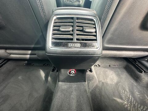 Audi Q3 view 27