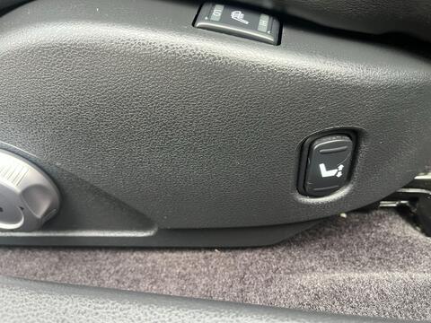 Nissan GT-R view 9