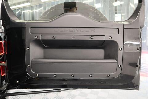 Land Rover Defender view 22