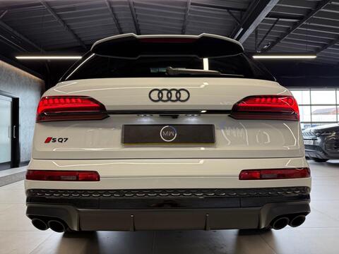 Audi SQ7 view 6