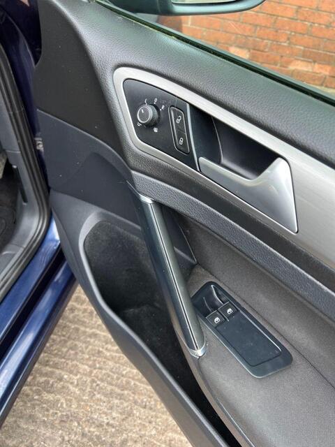 Volkswagen Golf view 20