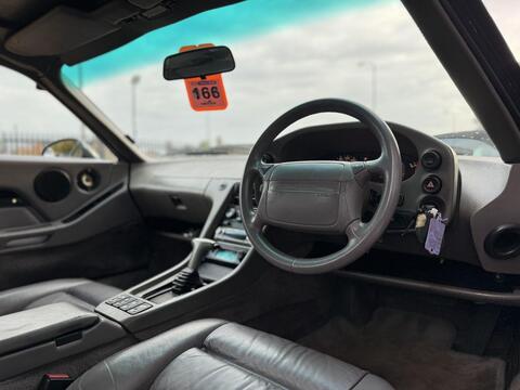 Porsche 928 view 17