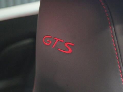 Porsche 911 view 18