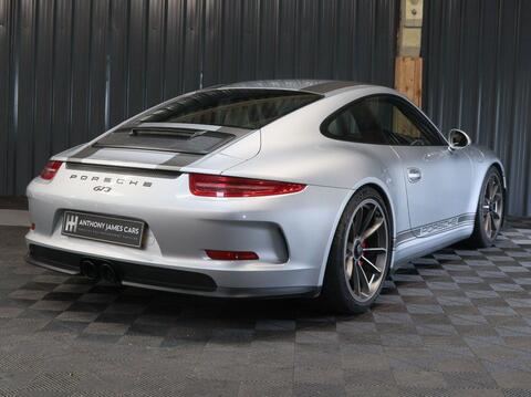 Porsche 911 view 6