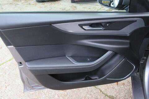 Jaguar Xe view 3