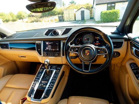 Porsche Macan view 33