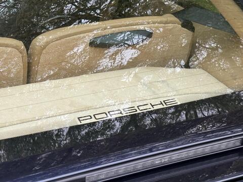 Porsche 911 view 11