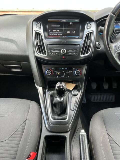 Ford Focus view 20