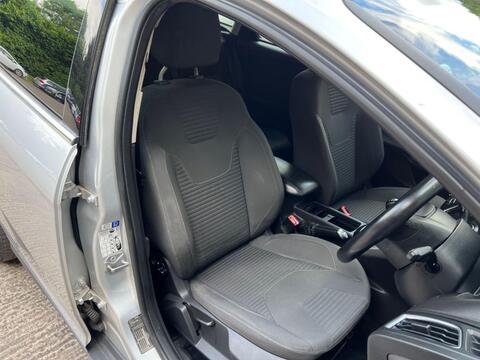 Ford Focus view 12