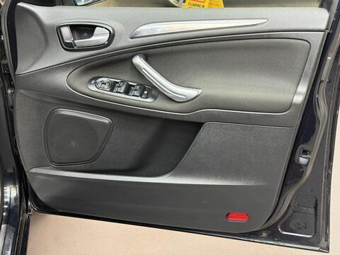 Ford Galaxy view 29