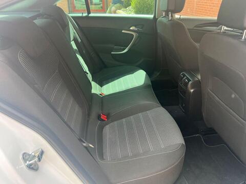 Vauxhall Insignia view 9