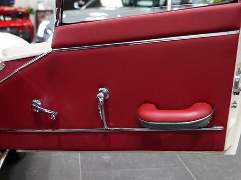 Jaguar E-Type view 20