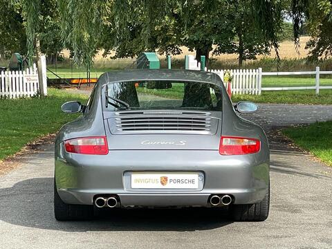 Porsche 911 view 6
