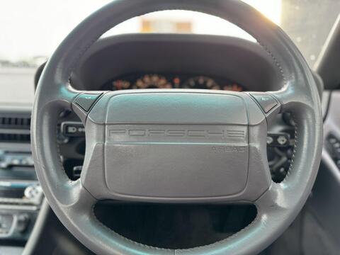 Porsche 928 view 18