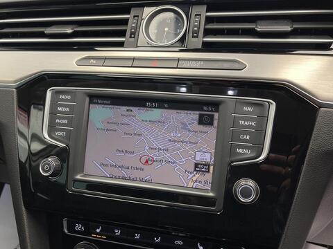 Volkswagen Passat view 15