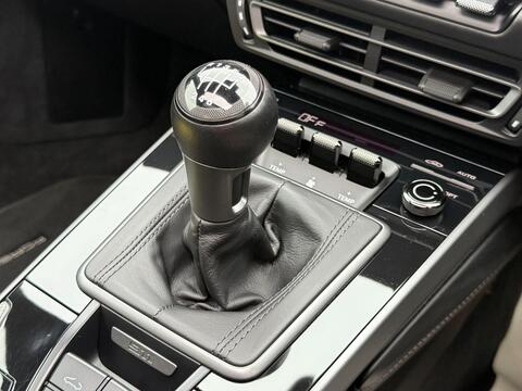 Porsche 911 view 7