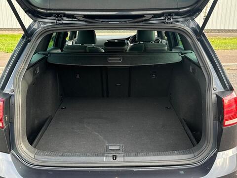 Volkswagen Golf view 11