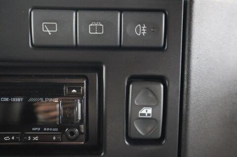 Land Rover Defender view 23